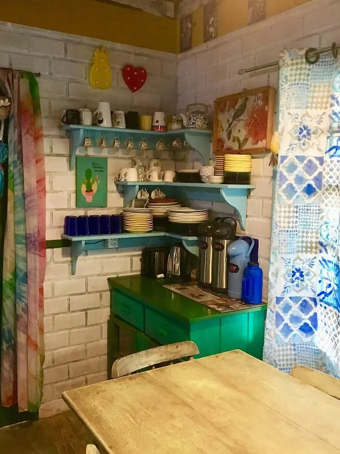 Casahostel Floresce 普腊亚罗萨 旅馆