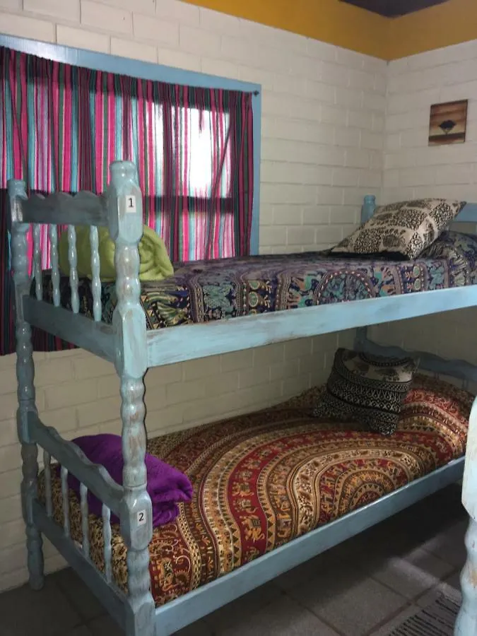 Casahostel Floresce 普腊亚罗萨 旅馆