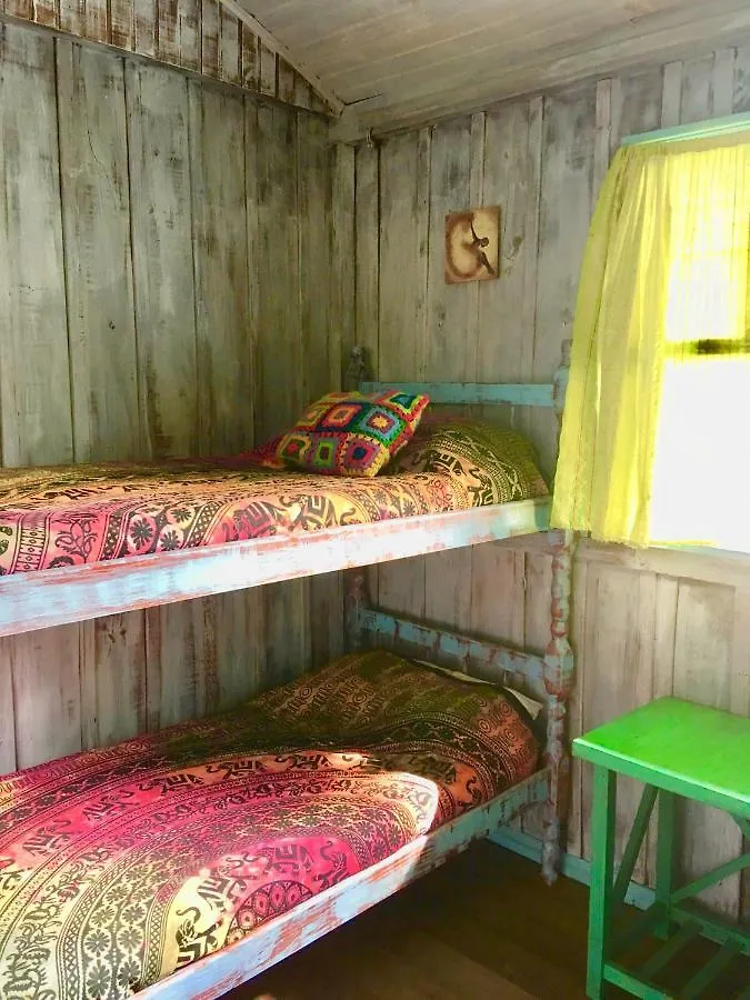 Casahostel Floresce 普腊亚罗萨 旅馆
